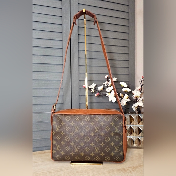 Authentic LOUIS VUITTON Monogram Sac Bandouliere 30 Shoulder Crossbody Bag - Picture 3 of 15